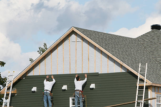 Professional Siding technician working in Sherwood, MD